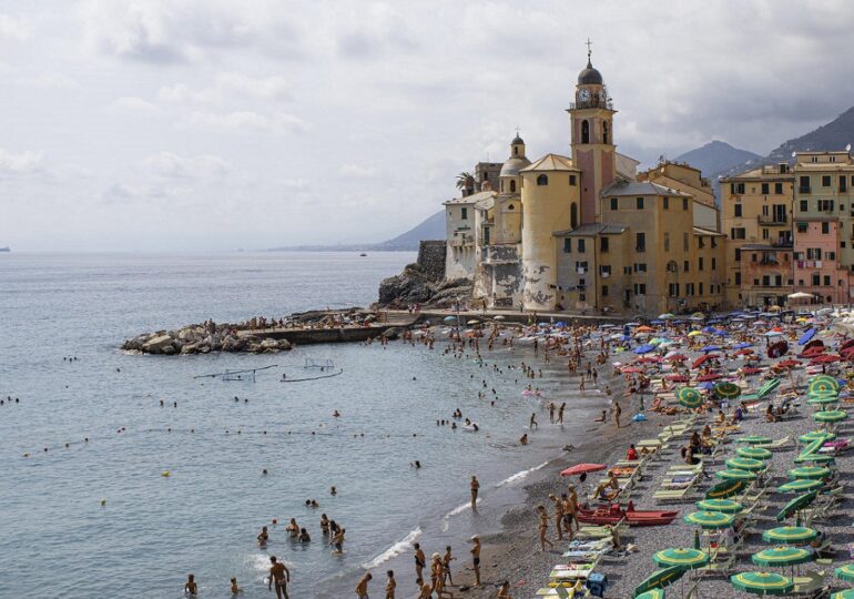 La Dolce Vita e pe cale de dispariție: Schimbarea radicală care le dă frisoane patronilor de pe plajele Italiei