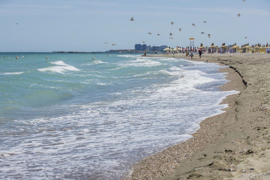 O dronă a fost găsită în mare, în dreptul unei plaje din Mamaia. Aparatul va fi analizat de SRI