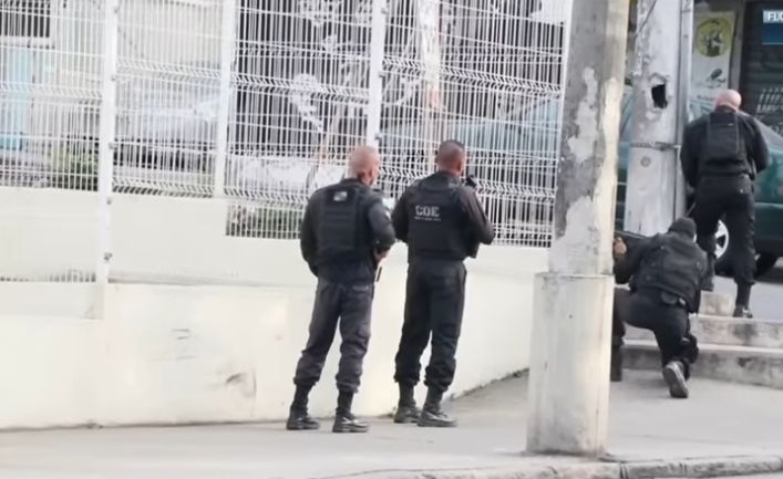 Cel puţin 18 morţi într-o operaţiune a poliţiei, care a intervenit la Rio cu avioane şi vehicule blindate (Video)
