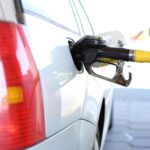 Cum aplică benzinăriile reducerea prețului la carburant. Și ce economie faci la un plin