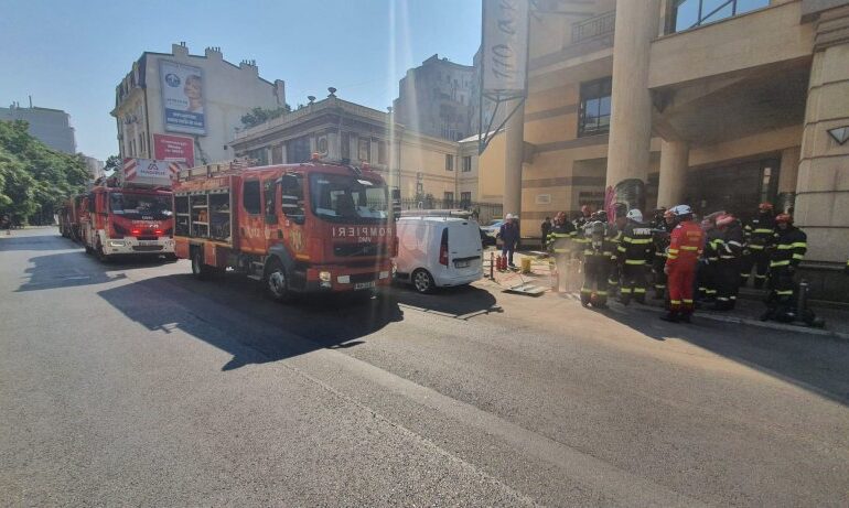 Un muncitor a ars de viu, în timp ce lucra într-un canal tehnologic din centrul Capitalei