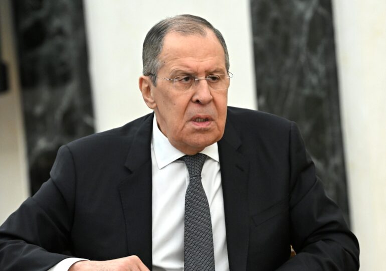 Lavrov ar fi fost la spital după ce a ajuns la G20. Guvernatorul din Bali confirmă, Moscova strigă ”fake news” și-l arată în șort (Video)