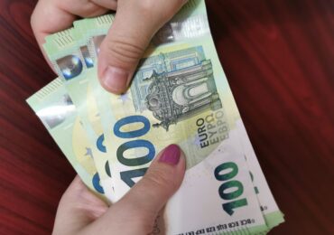 Comisar-șef de poliție, arestat după ce a fost prins în flagrant. Pentru ce a cerut mită de 15.000 de euro