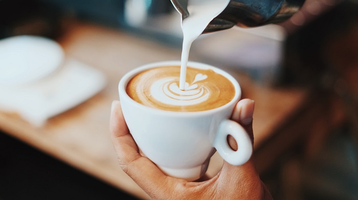 Beți cafea zilnic? Studiile arată că aveți șanse mai mari ca să trăiți mai mult!