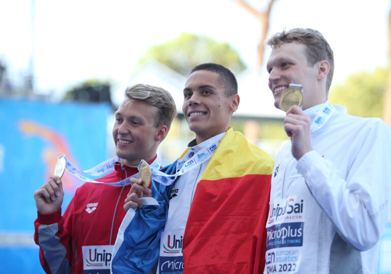 Medalie de aur și la proba de 100 de metri spate pentru David Popovici, la Campionatele Naționale