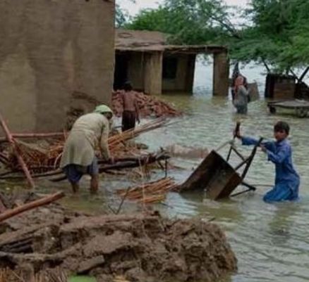 Imagini apocaliptice în Pakistan. Peste 1.000 de oameni au murit din cauza inundațiilor (Video&Foto)