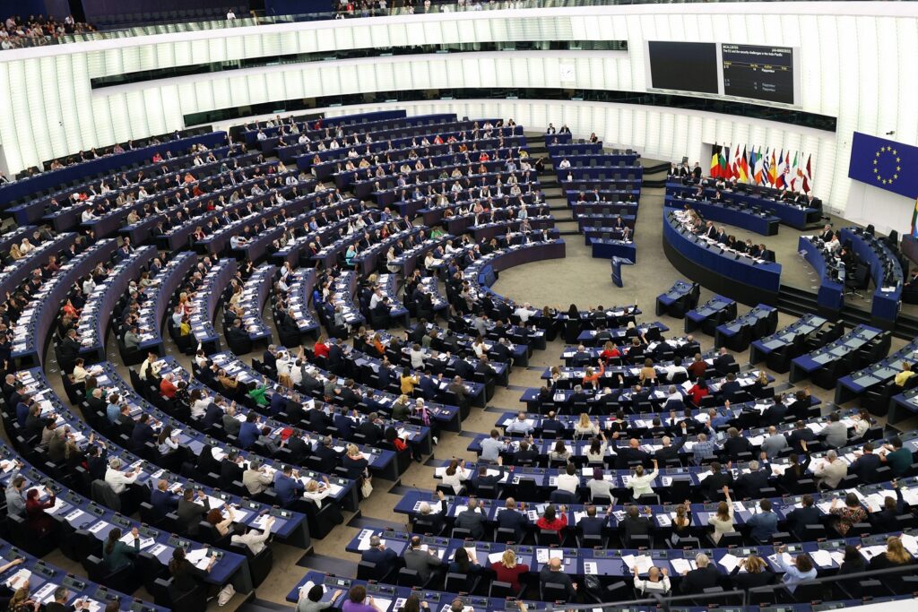 Un eurodeputat a apelat la medici, după ce a fost cazat la un hotel murdar din Strasbourg