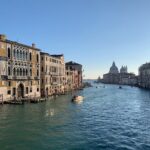 Modul inedit în care primarul Veneției i-a prins pe „imbecilii” care au făcut surf pe Canal Grande (Video)