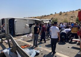 Tragedie în Turcia: Salvatorii și jurnaliștii ajunși la un alt accident, spulberați de un autocar