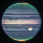 Telescopul Spațial James Webb a surprins aurore spectaculoase pe Jupiter