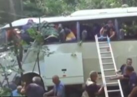 Tragedie în Turcia, după ce un autobuz plin cu turiști a căzut într-o râpă (Video)