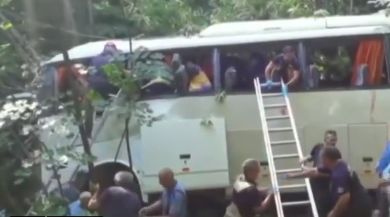 Tragedie în Turcia, după ce un autobuz plin cu turiști a căzut într-o râpă (Video)