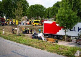 Un camion a intrat în oamenii care participau la o petrecere, în Olanda. 6 morți și mai mulți răniți (Foto & Video)