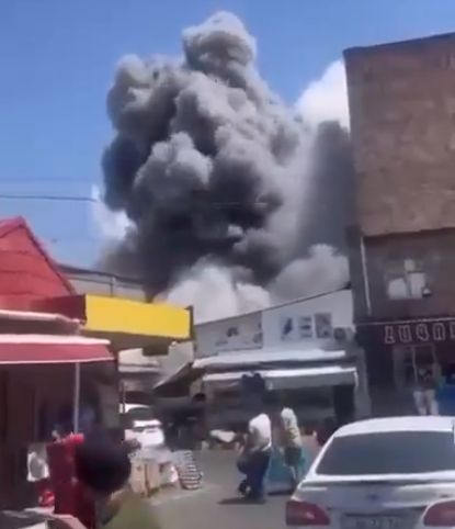 Explozie puternică într-o zonă comercială din Erevan. Cel puțin un mort și 45 de răniți (Video)