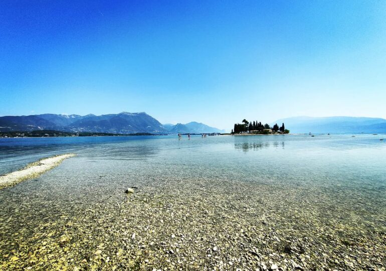 Cum arată cel mai mare lac din Italia, secat din cauza secetei