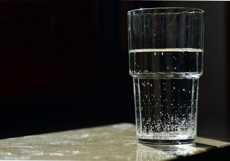 USR Braşov: Apa potabilă livrată în judeţ are probleme serioase, este un atentat la viaţa celor care o consumă”