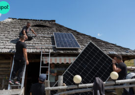 În încercarea de a salva o lume ruptă de lume: Am fost să punem panouri solare pe stânele din vârf de munte (Galerie foto)