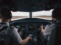 Trei din patru piloți europeni au ațipit la manșă. Aproape un sfert zboară, deși sunt prea obosiți