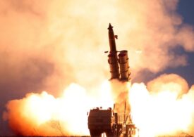 Kim trage cu rachete de croazieră pentru prima oară în 8 luni şi acuză americanii că fac repetiţie pentru invazie