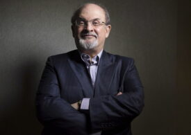 Atacatorul lui Salman Rushdie e glorificat în presa din Iran. Povestea celor 33 de ani de când a fost condamnat la moarte în această țară