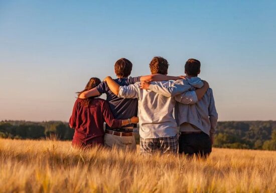 Crește numărul tinerilor care cred că soția trebuie să-și asculte soțul