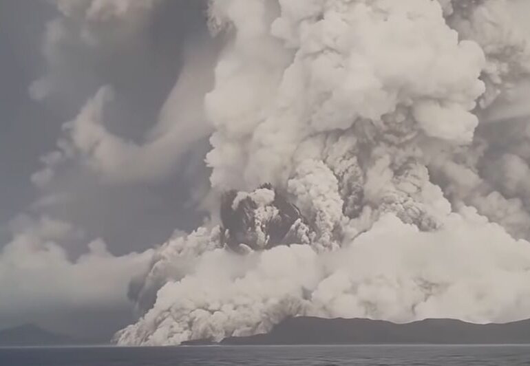 Erupția care a produs un boom sonic ce a înconjurat de două ori Pământul. NASA: Nu am mai văzut niciodată așa ceva! (Foto & Video)