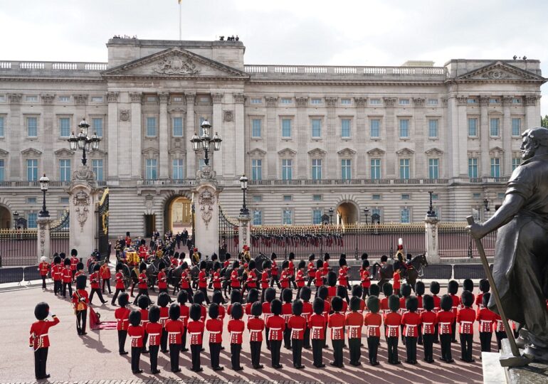 Câți bani pompează casa regală în economia britanică