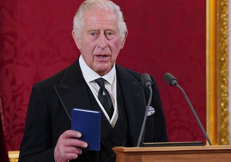 Cel mai bun lucru pe care îl poate face regele Charles este să abdice: De ce cred experții că trebuie să-i cedeze coroana lui William