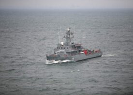 O navă românească s-a dus să dezamorseze o mină în Marea Neagră şi a fost avariată de explozie