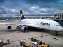 Piloții și însoțitorii de bord de la Lufthansa intră în grevă: 9 aeroporturi din Germania vor fi afectate