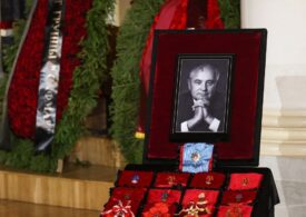 Funeraliile lui Mihail Gorbaciov: Mii de ruși au stat la coadă să își ia rămas bun. Nu a avut parte de onoruri de stat și Putin a lipsit (Foto & Video)