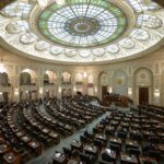 Senatul a votat majorarea salariilor demnitarilor, în ciuda deciziei CCR. Boloș îşi declară invidia pentru veniturile miniştrilor din UE