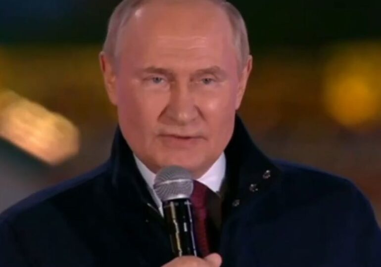 Putin a cântat la concertul de anexare din Piața Roșie: „Victoria va fi a noastră” (Video)