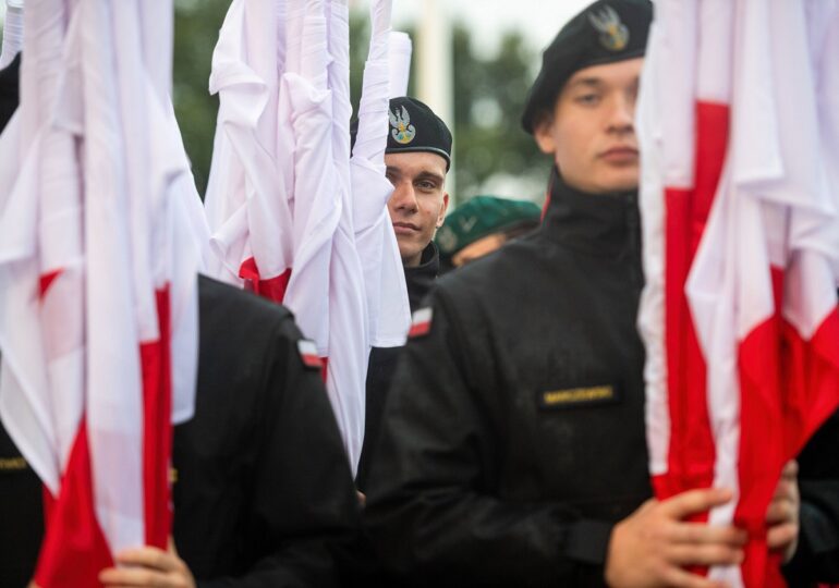 Polonia spune că există risc grav de război cu Rusia și își pregătește cea mai mare forţă terestră din Europa