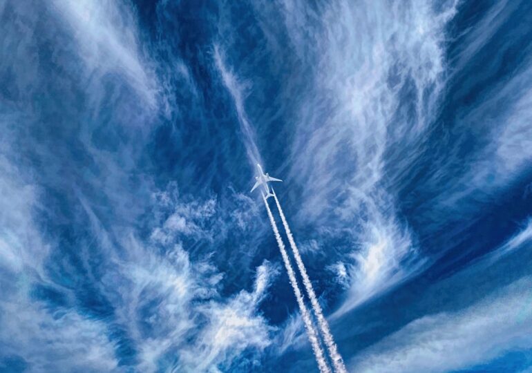În doar 3 ani, au existat 40.000 de "zboruri fantomă" pe cerul Marii Britanii. Se impune o taxă pe kerosen?
