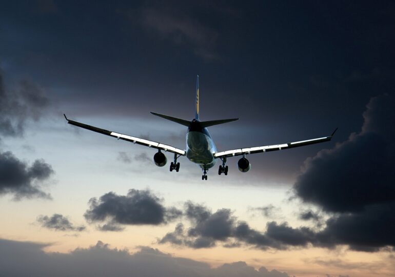 Zboruri cu avionul mai agitate: Turbulențele din aer vor fi mai dese și mai grave