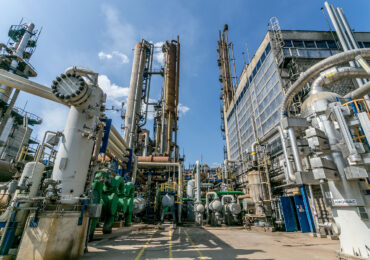 Romgaz va prelua Azomureș. Bolojan: Una dintre negocierile importante din ultimele luni
