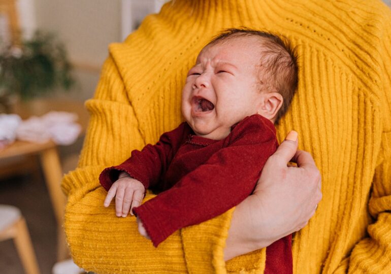 Metoda testată ştiinţific prin care liniștești un bebeluș care plânge