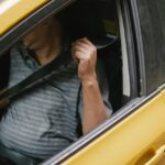 Șoferii prinși fără centura de siguranță au fost invitați într-un simulator să simtă efectele unui impact frontal