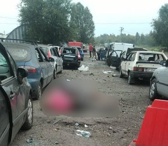 Carnagiu în Zaporojie, unde un convoi umanitar a fost bombardat: Acuzații reciproce pentru zecile de morți și răniți (Foto)
