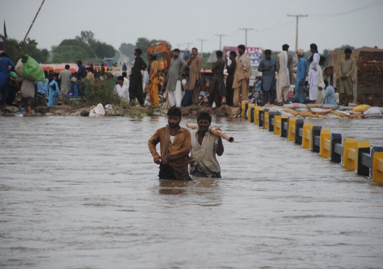 Inundațiile catastrofale din Pakistan au format un lac uriaș, ce se întinde pe 100 de kilometri (Foto)