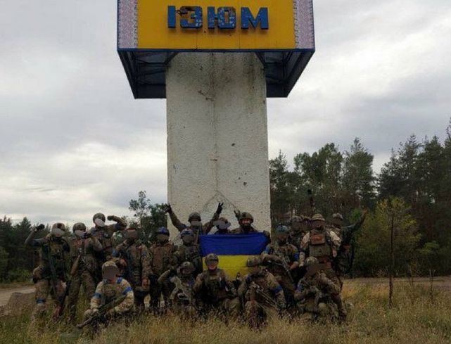 Forțele ucrainene au intrat în orașul strategic Izium, rușii n-au apucat nici să-și ia armele (Video)