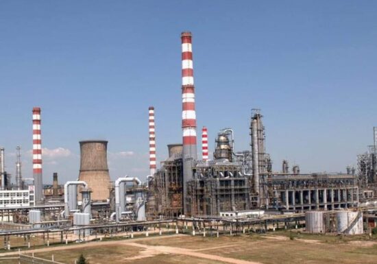 Shell ar putea prelua benzinăriile Lukoil din România