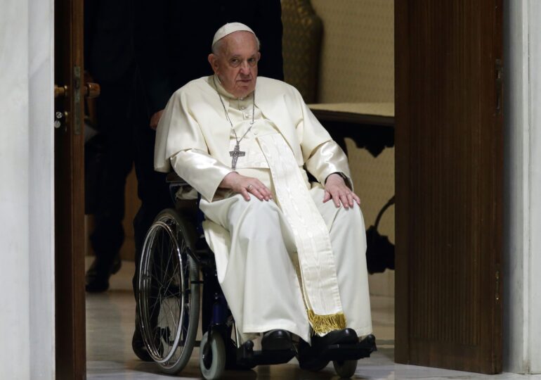 Papa Francisc și-a anulat în ultimul moment participarea la Drumul Crucii, în Vinerea Mare