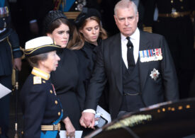 Prințul Andrew îi aduce un omagiu reginei: Mami, Mamă, Majestate