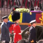 Procesiune impresionantă la Londra. Sicriul reginei a părăsit Buckingham, în lovituri de tun (Video)