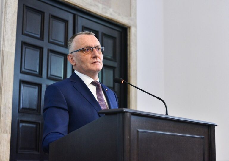 Prima decizie anunţată în mandatul Deca îl favorizează pe Cîmpeanu: Aviz negativ pe propunerea care prevedea maxim 2 mandate pentru rectori