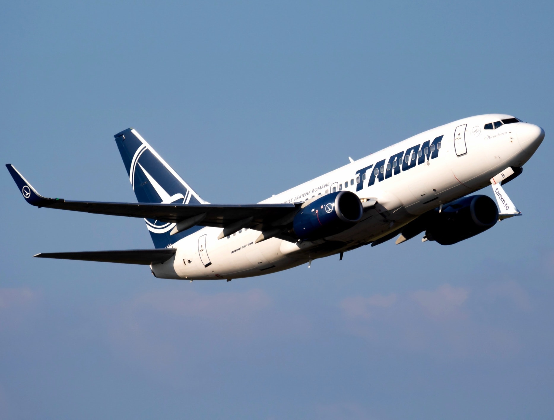 Ce înseamnă că un pilot de avion este „inapt de zbor”. TAROM: „Situația ...