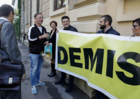Nou protest pentru demisia lui Cîmpeanu. Emilia Şercan: Eu cred sincer că a încercat să legifereze în interes propriu (Galerie foto)