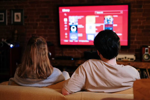 Care sunt specificațiile la care să te uiți înainte de a achiziționa un TV